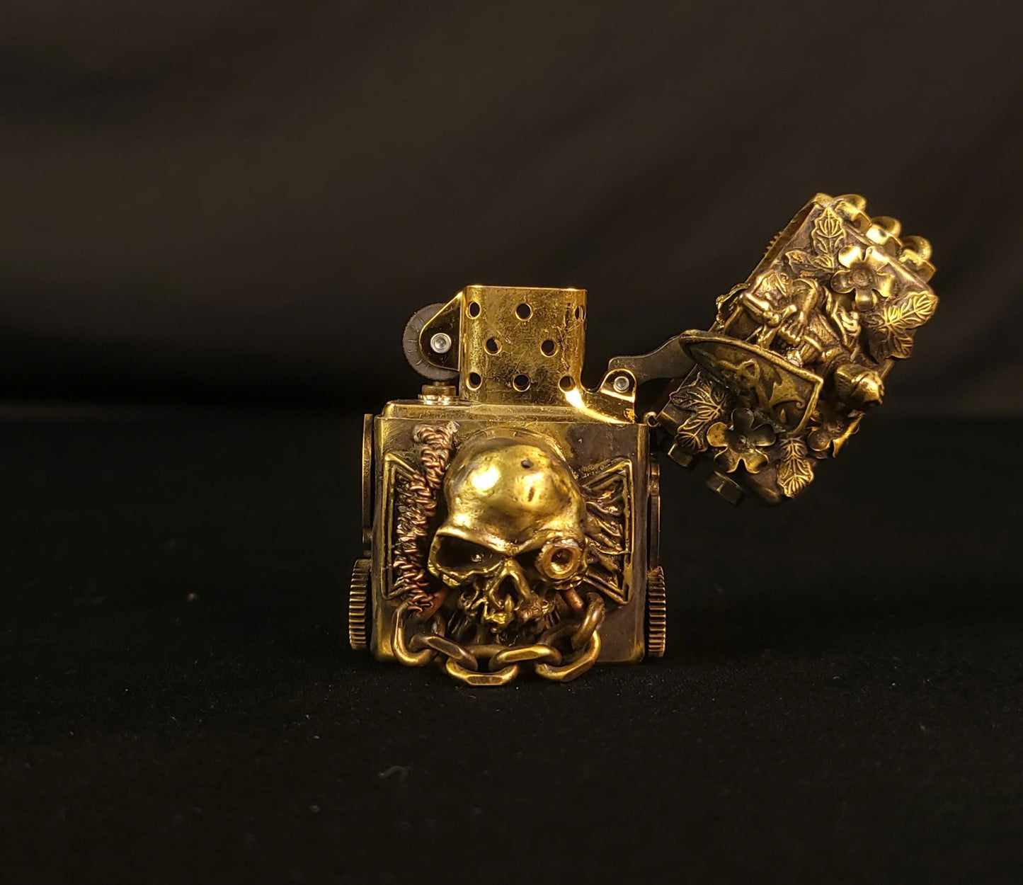 handcrafted-oil-lighters-cemetery-sentinel-knight-brass-twotoys