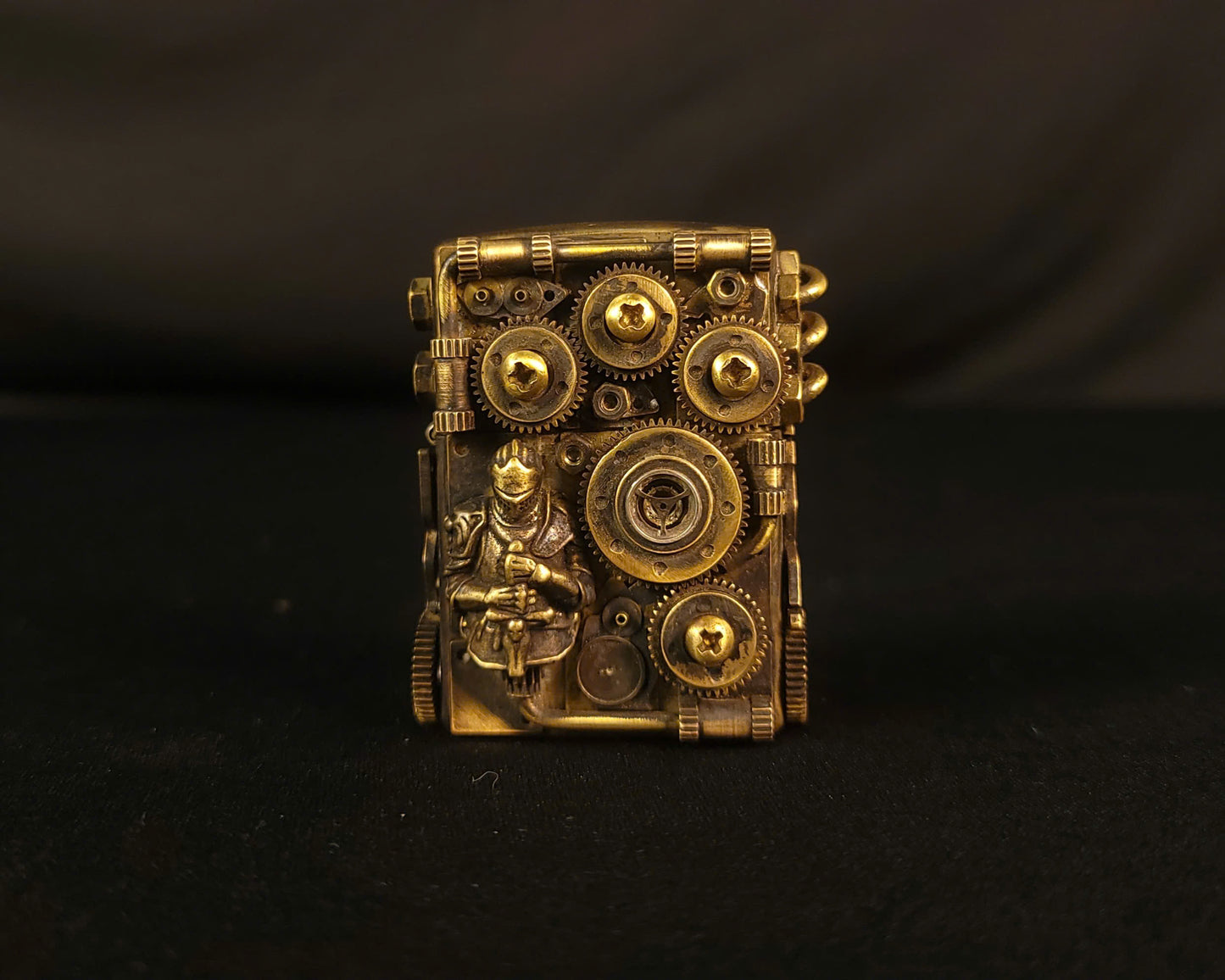 handcrafted-oil-lighters-cemetery-sentinel-knight-brass-twotoys
