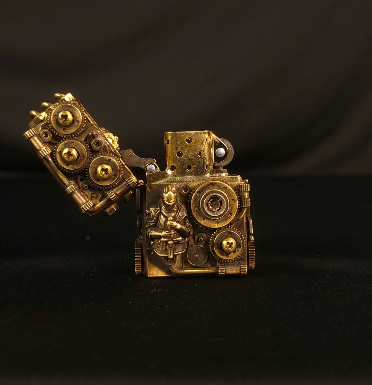 handcrafted-oil-lighters-cemetery-sentinel-knight-brass-twotoys